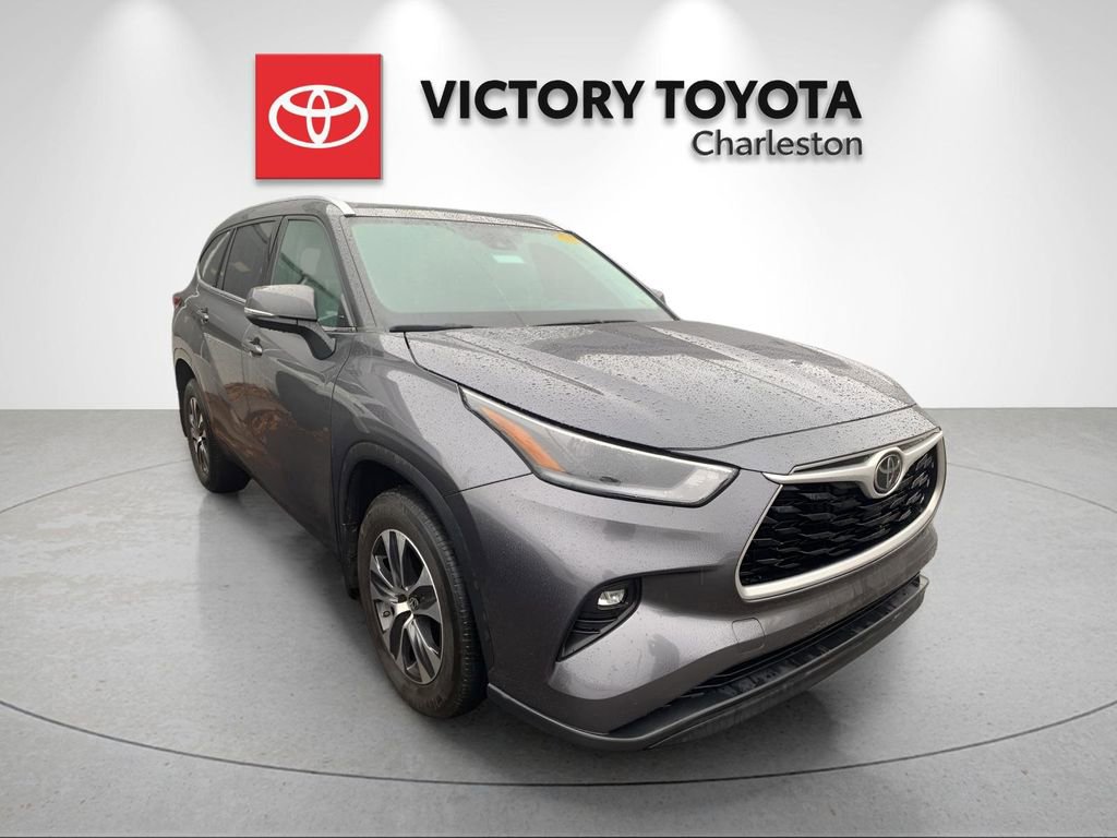 Used 2021 Toyota Highlander XLE image 4