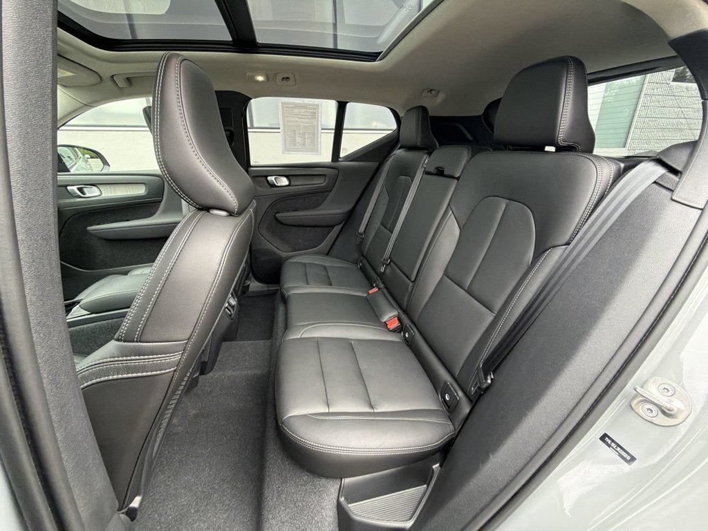Certified 2024 Volvo XC40 B5 Plus w/ Climate Package AWD/4WD image 23