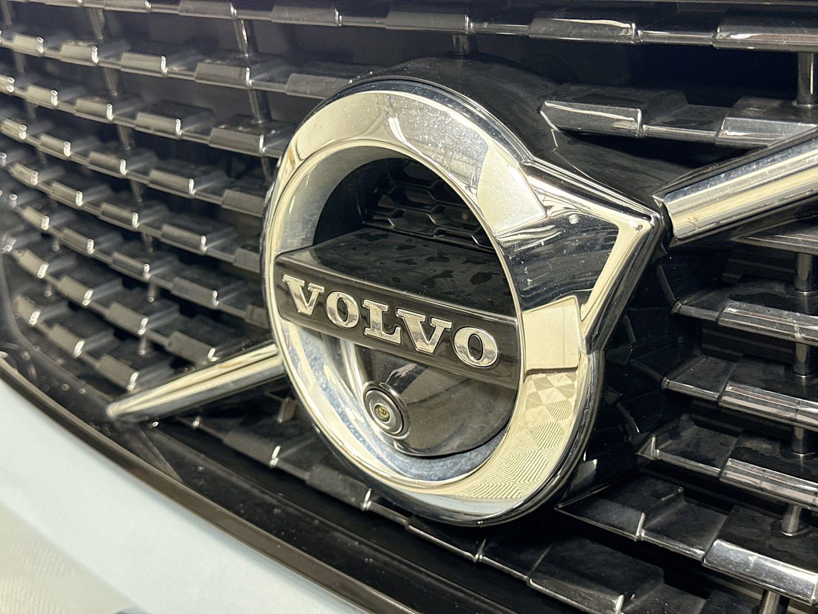 Used 2021 Volvo XC40 T5 R-Design image 32