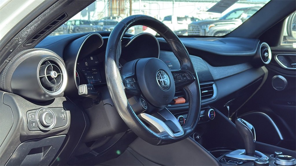 Used 2022 Alfa Romeo Giulia Ti image 11