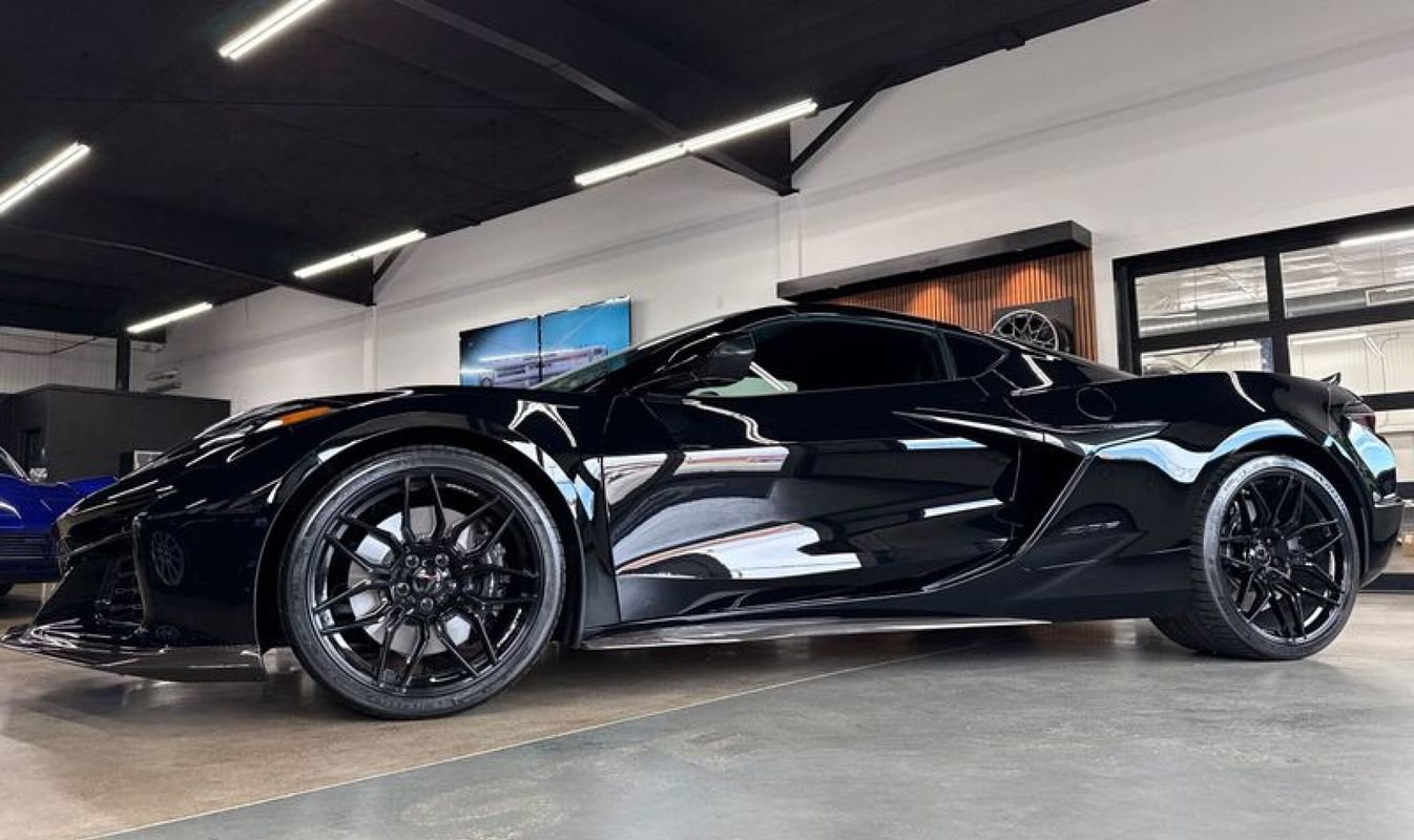 Used 2025 Chevrolet Corvette Z06 image 8