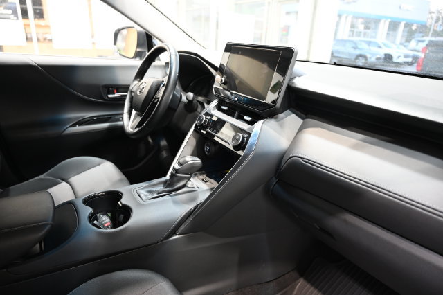 Used 2023 Toyota Venza LE AWD/4WD image 13