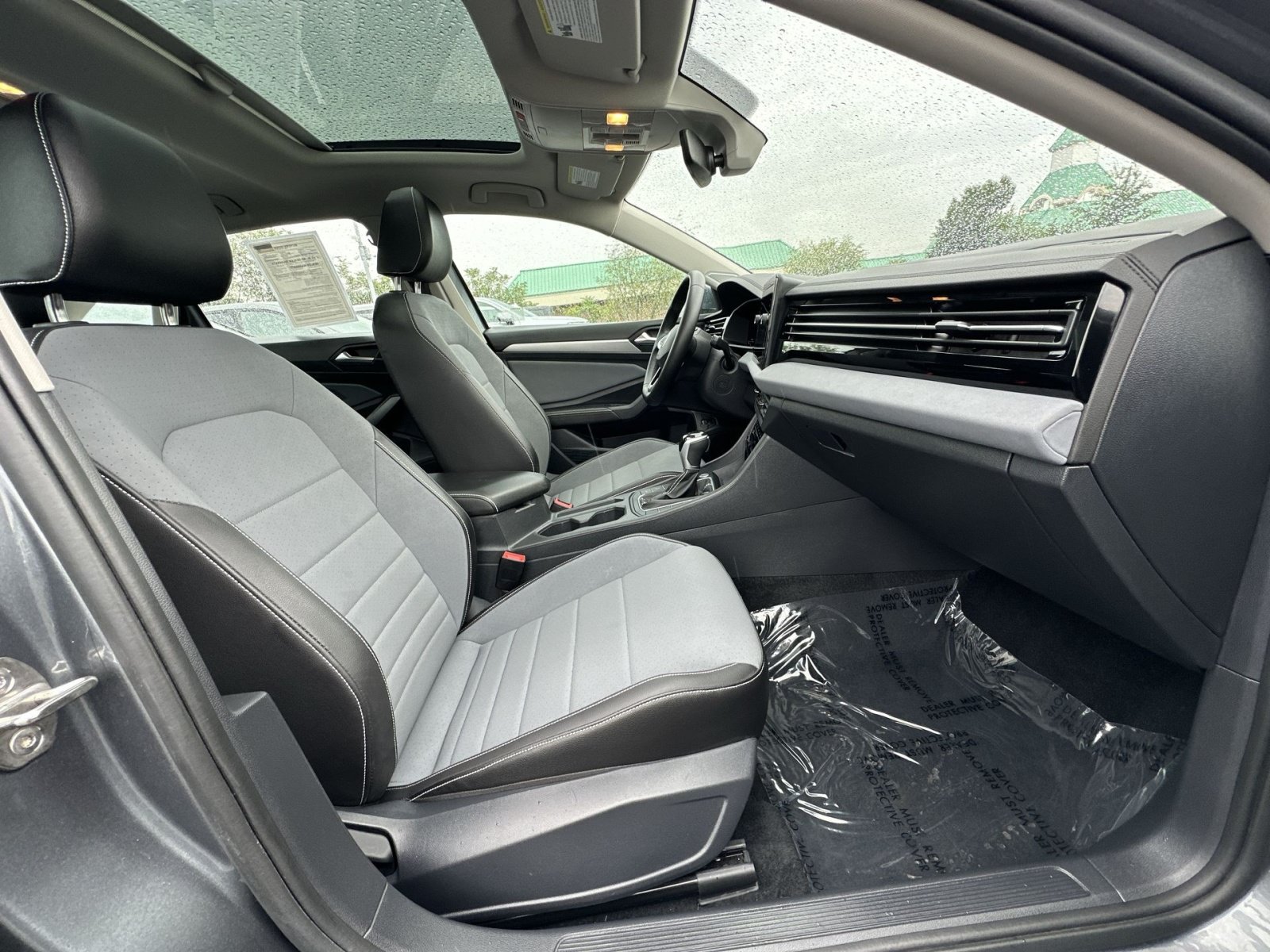 Used 2025 Volkswagen Jetta SE FWD image 35