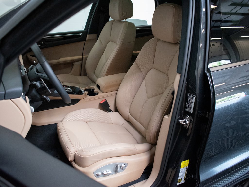 New 2025 Porsche Macan image 5