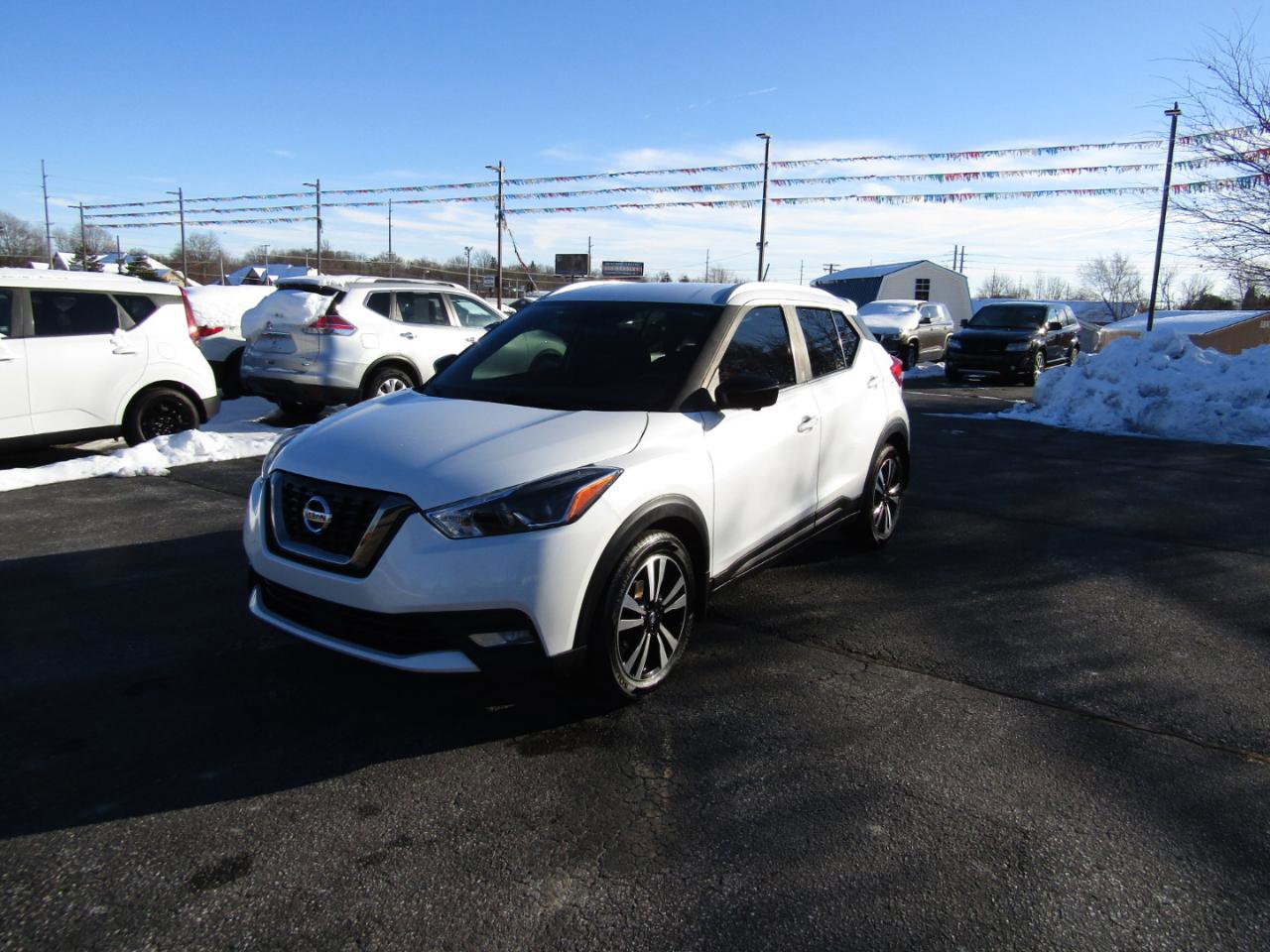 Used 2020 Nissan Kicks SR image 3