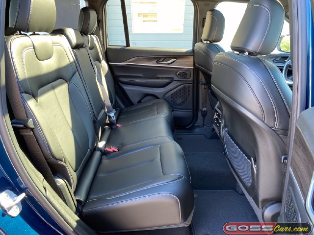 New 2027 Jeep Grand Cherokee Limited w/ Limited Altitude Package AWD/4WD image 8