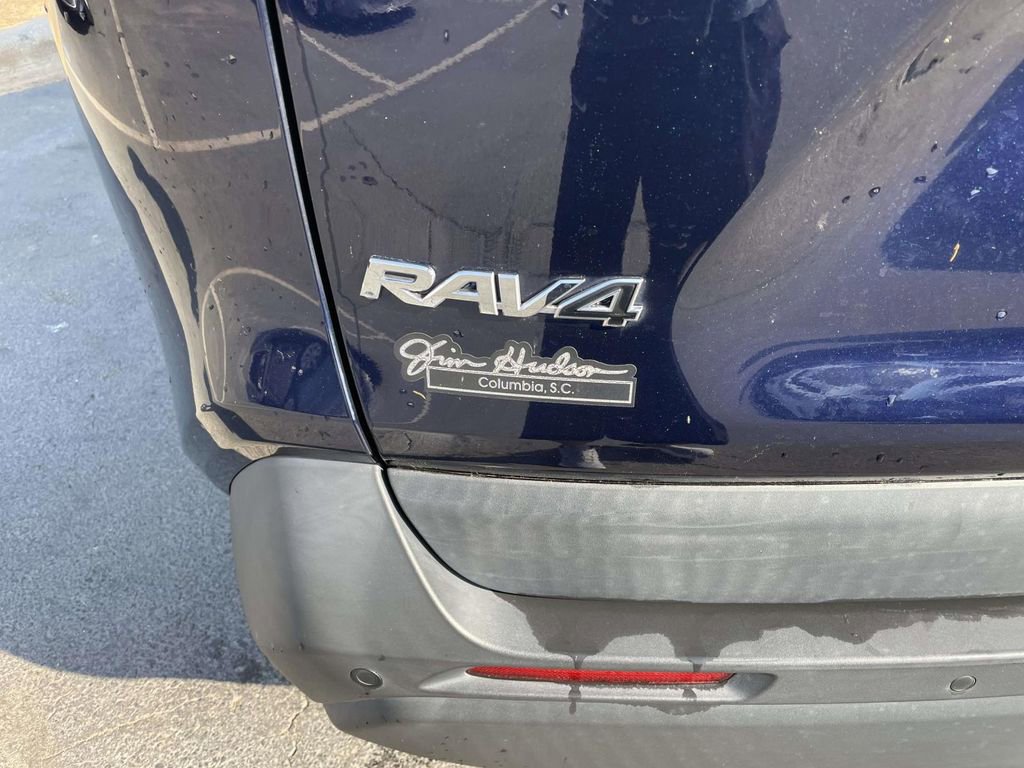 Used 2021 Toyota RAV4 XLE Premium image 28