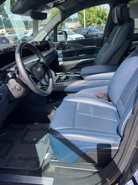 Certified 2025 Cadillac Escalade IQ Luxury 2 w/ LPO, Premium Carpet Package AWD/4WD image 11