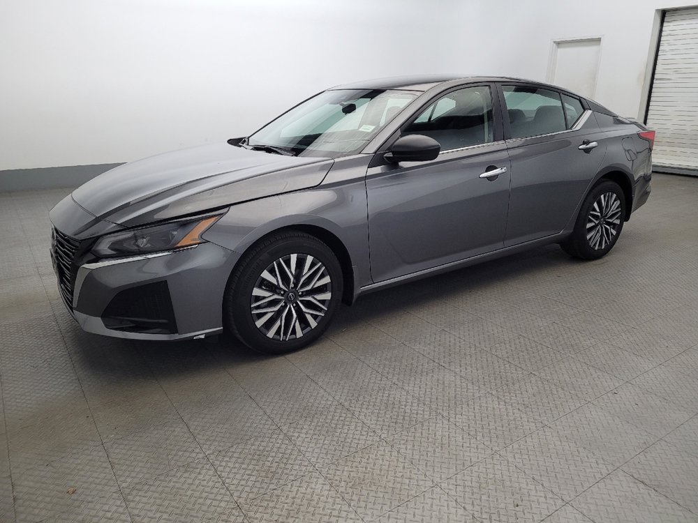 Used 2024 Nissan Altima 2.5 SV image 2