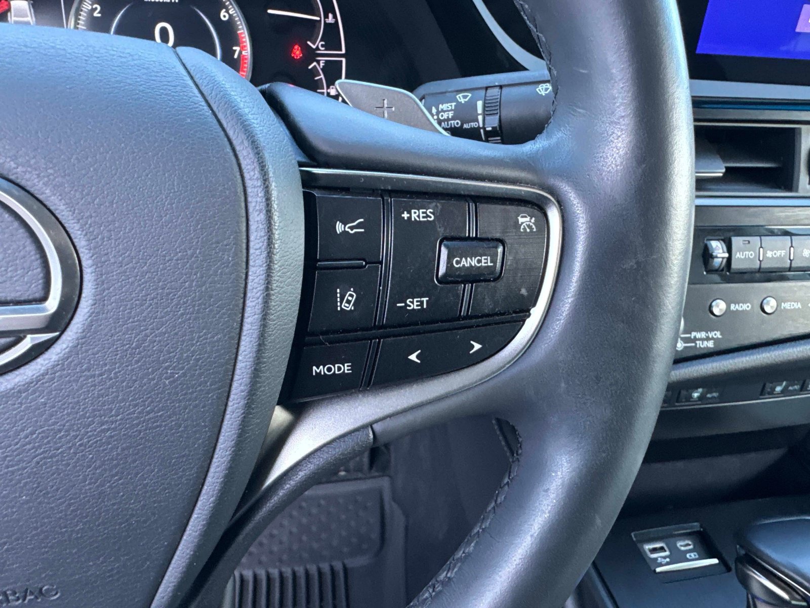 Used 2024 Lexus ES 350 w/ Premium Package FWD image 28