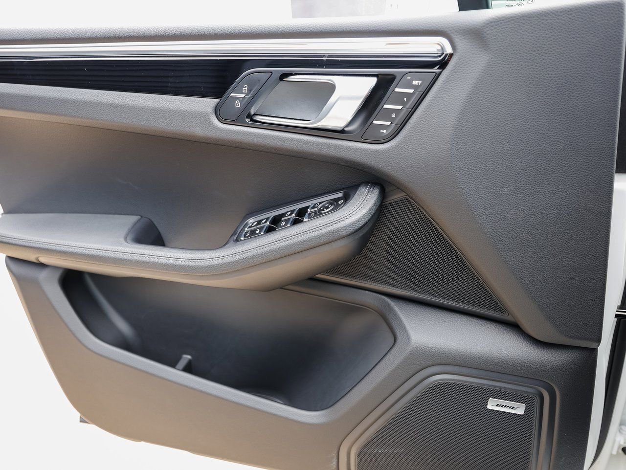 Certified 2025 Porsche Macan image 23