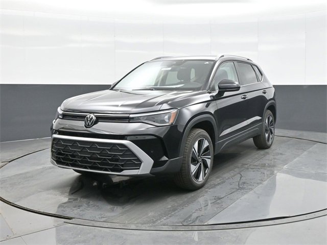 New 2026 Volkswagen Taos SE image 3