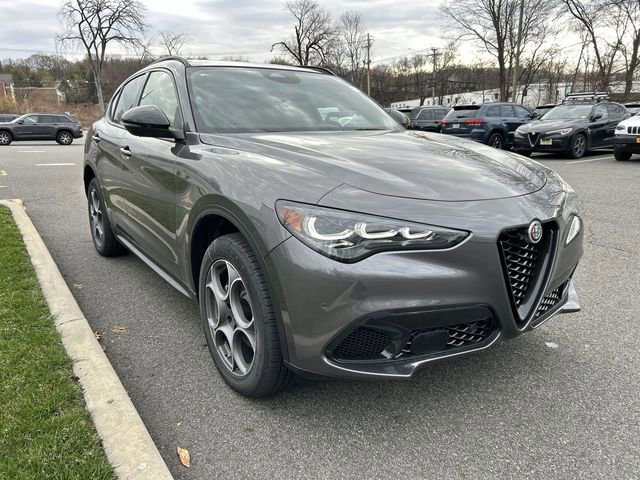 New 2026 Alfa Romeo Stelvio Sprint AWD/4WD image 2