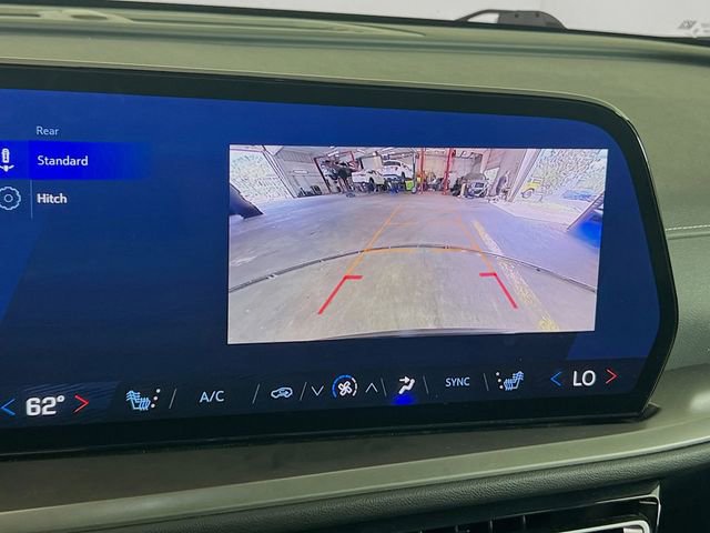 Used 2025 Chevrolet Traverse LT FWD image 15