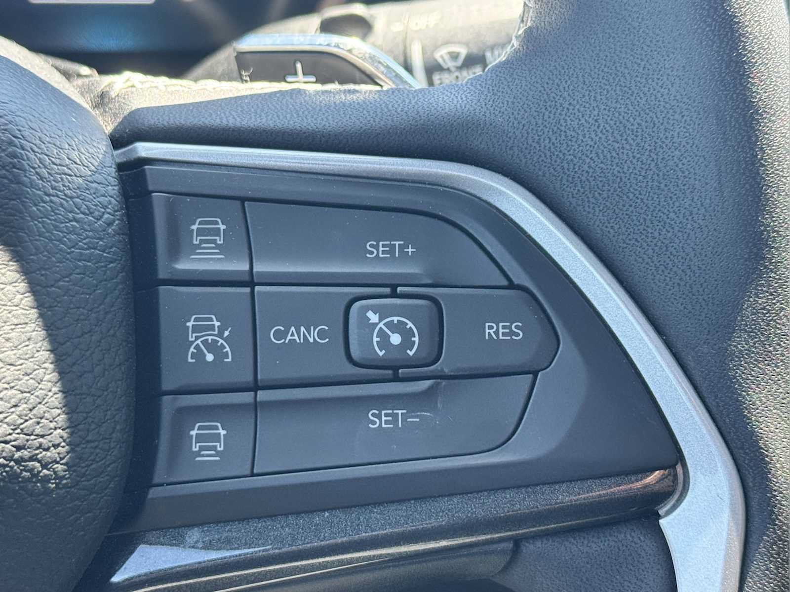 Used 2023 Jeep Grand Cherokee Altitude AWD/4WD image 9