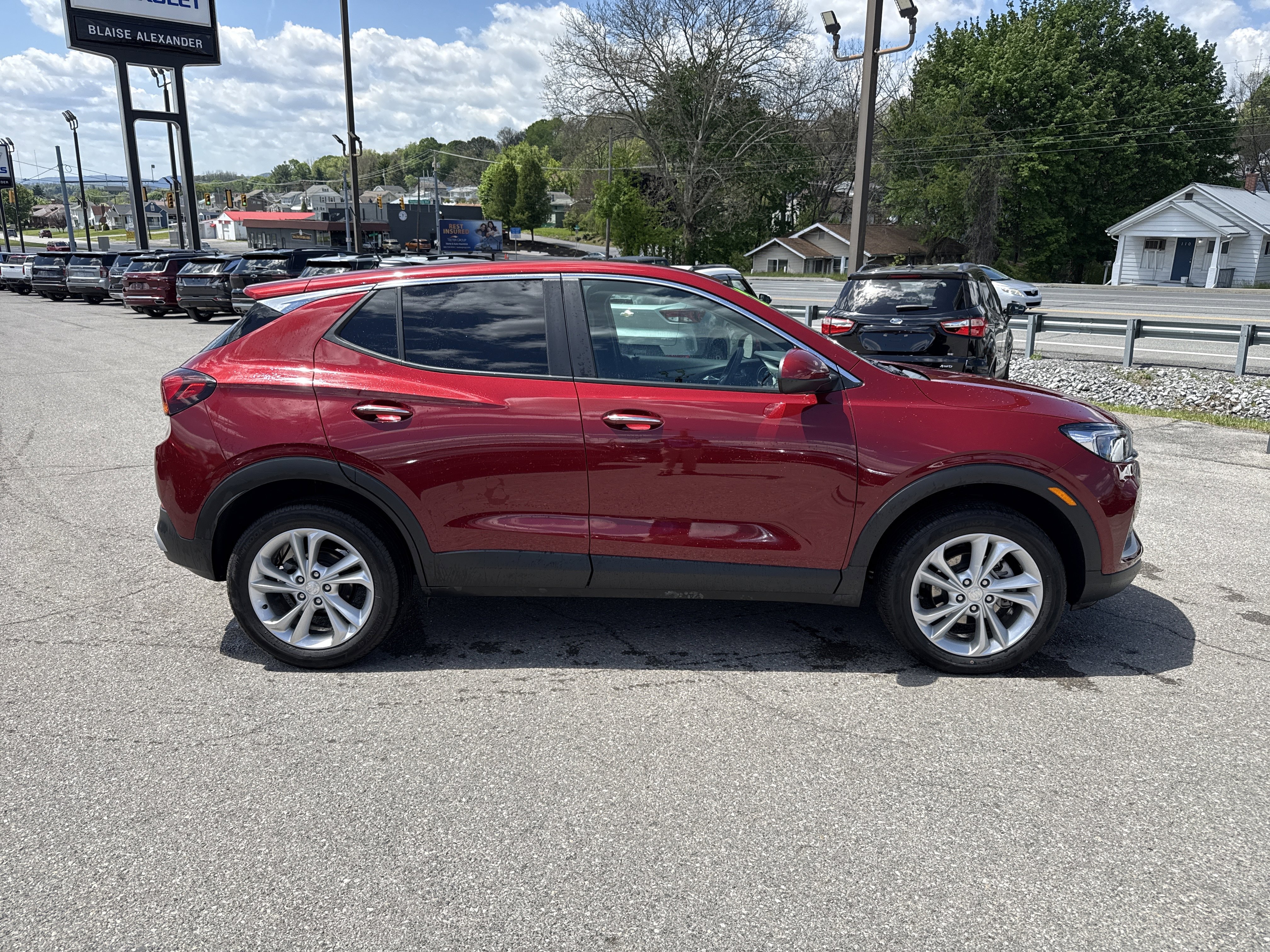 Used 2022 Buick Encore GX Preferred w/ Cold Weather Comfort Package AWD/4WD image 2
