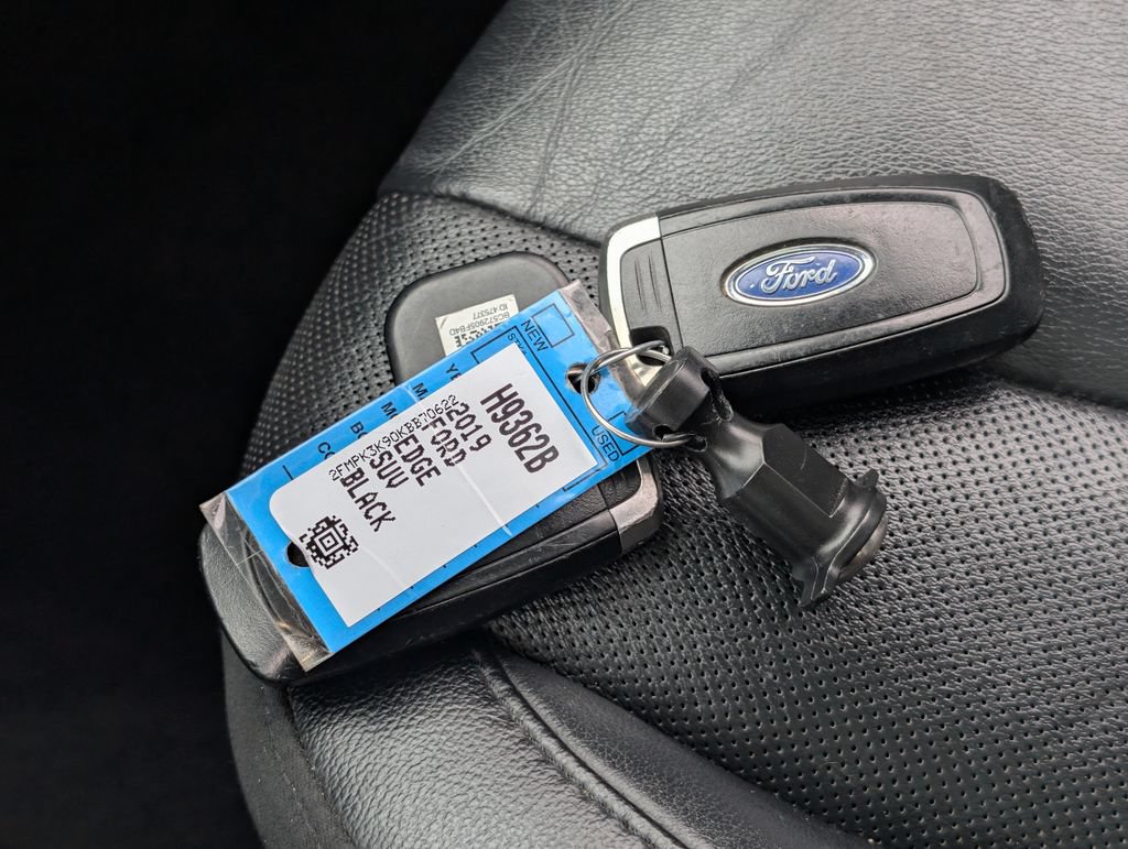 Used 2019 Ford Edge Titanium w/ Equipment Group 301A FWD image 41