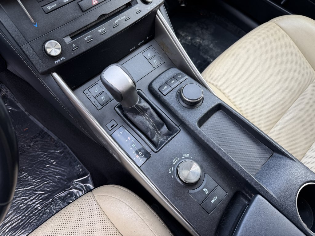 Used 2016 Lexus IS 350 w/ Premium Package RWD image 9