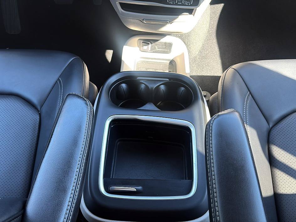 Used 2024 Chrysler Pacifica Touring-L FWD image 34