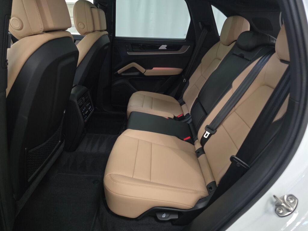 New 2026 Porsche Cayenne image 21