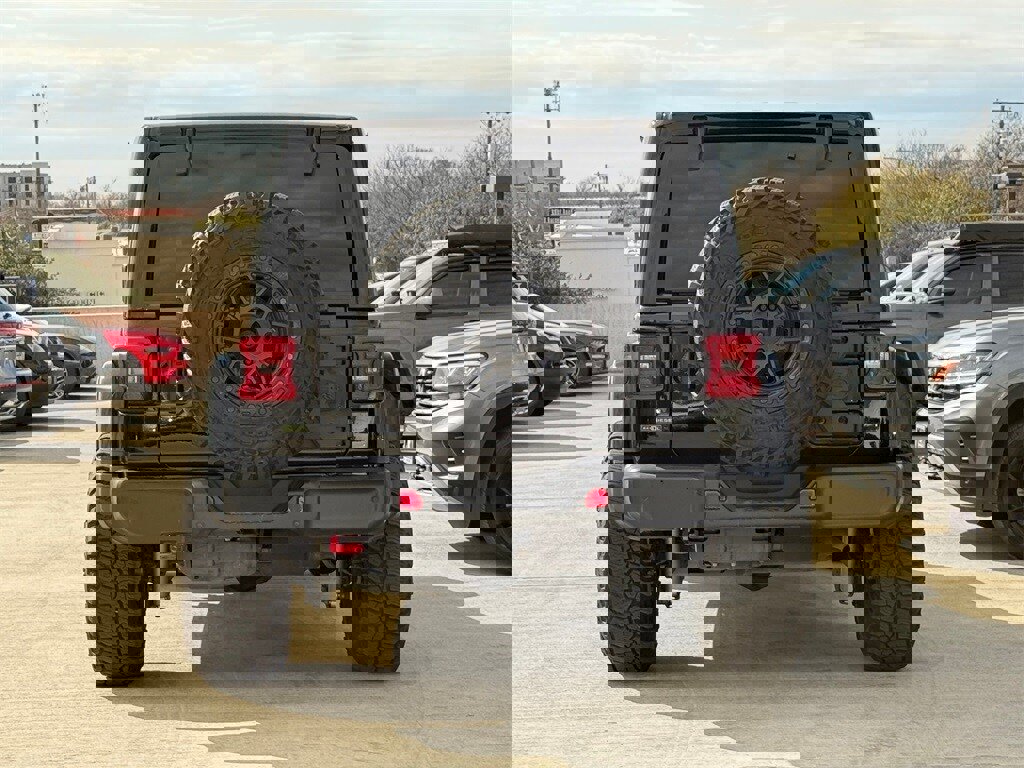 Used 2023 Jeep Wrangler Unlimited Rubicon w/ LED Lighting Group image 11