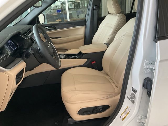 Used 2023 Jeep Grand Cherokee Limited image 4