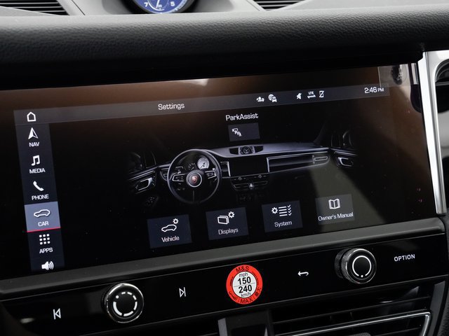 Certified 2025 Porsche Macan AWD/4WD image 18