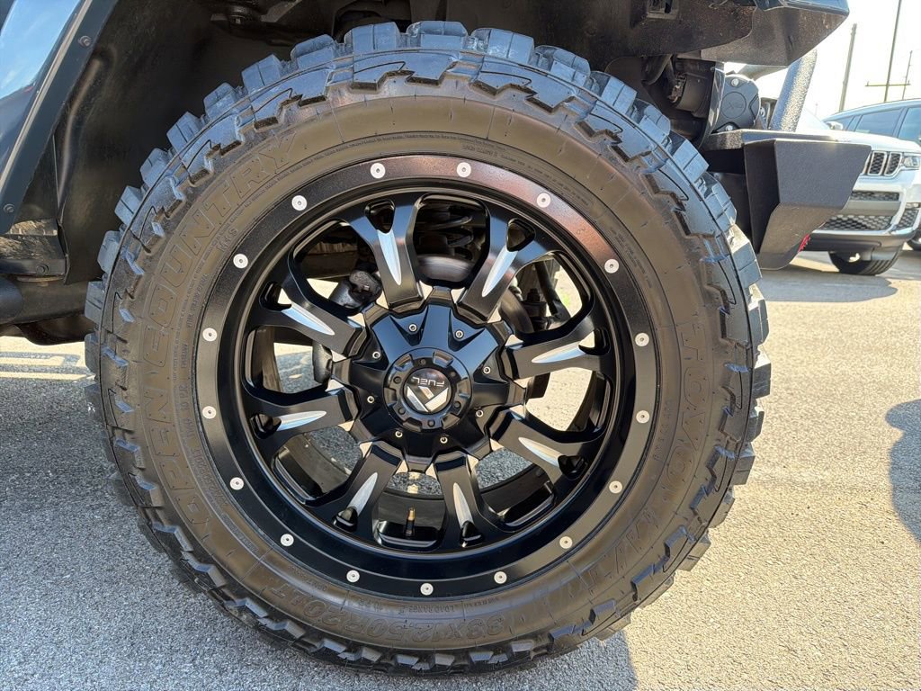 Used 2016 Jeep Wrangler Unlimited Rubicon w/ Connectivity Group image 11