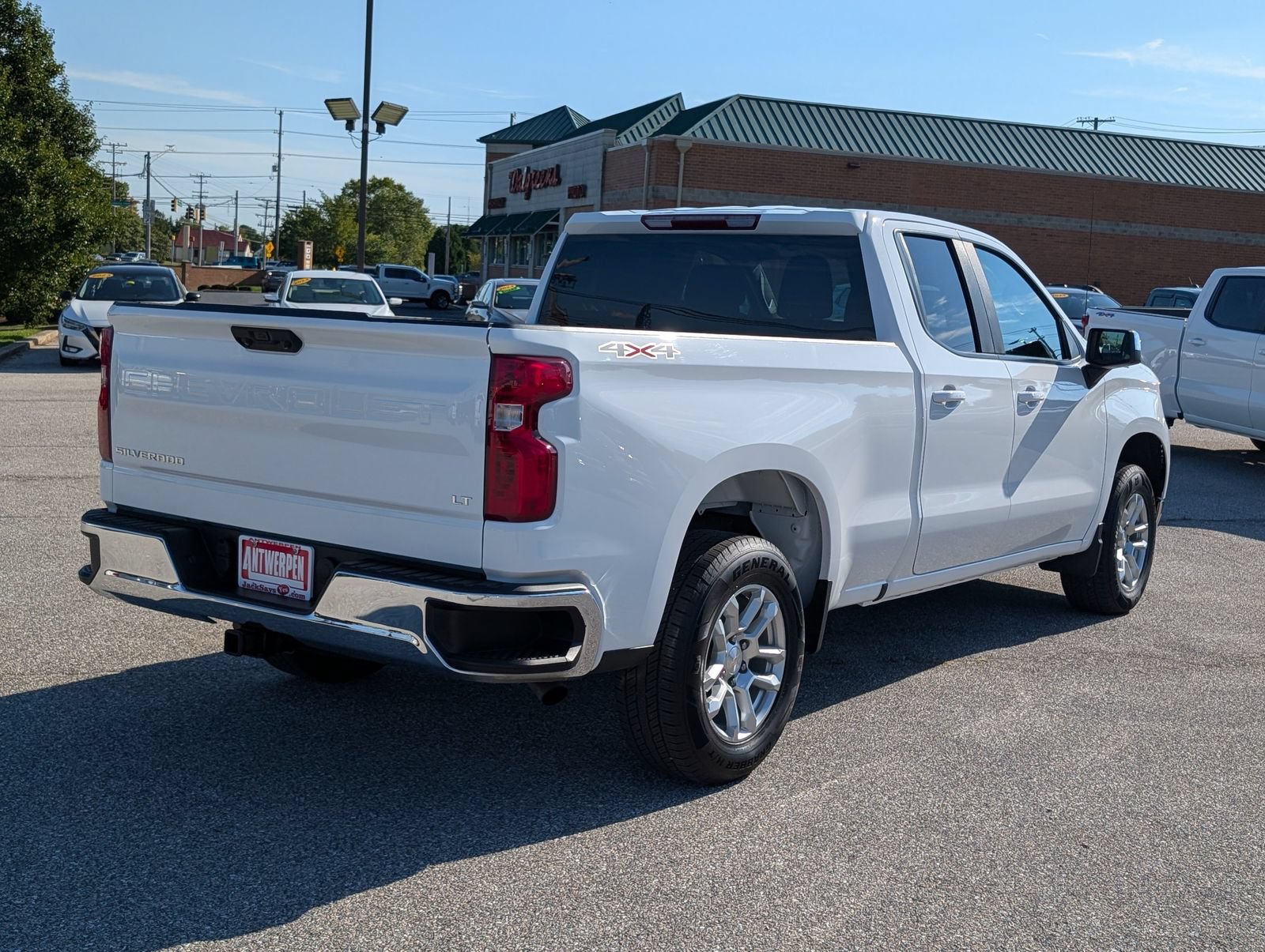 Used 2024 Chevrolet Silverado 1500 LT AWD/4WD image 3