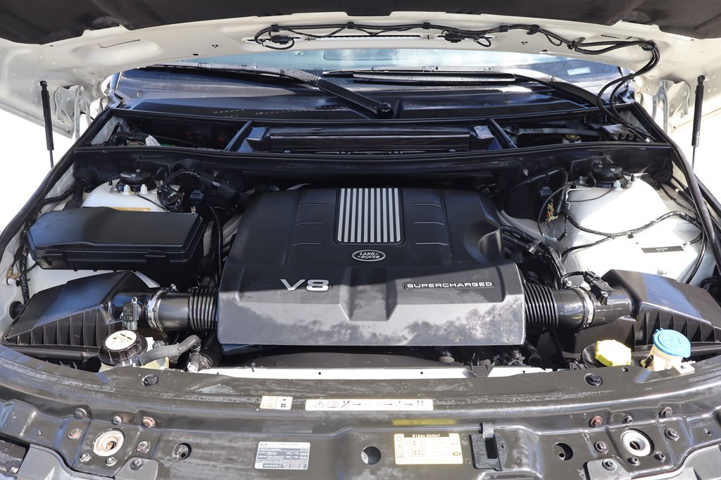 Used 2010 Land Rover Range Rover Supercharged AWD/4WD image 40