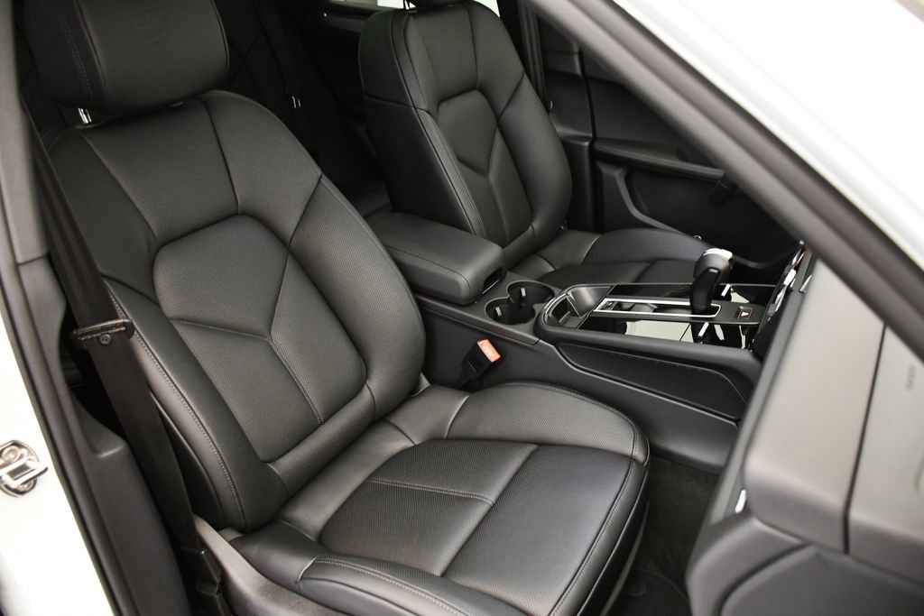 Used 2026 Porsche Macan AWD/4WD image 52