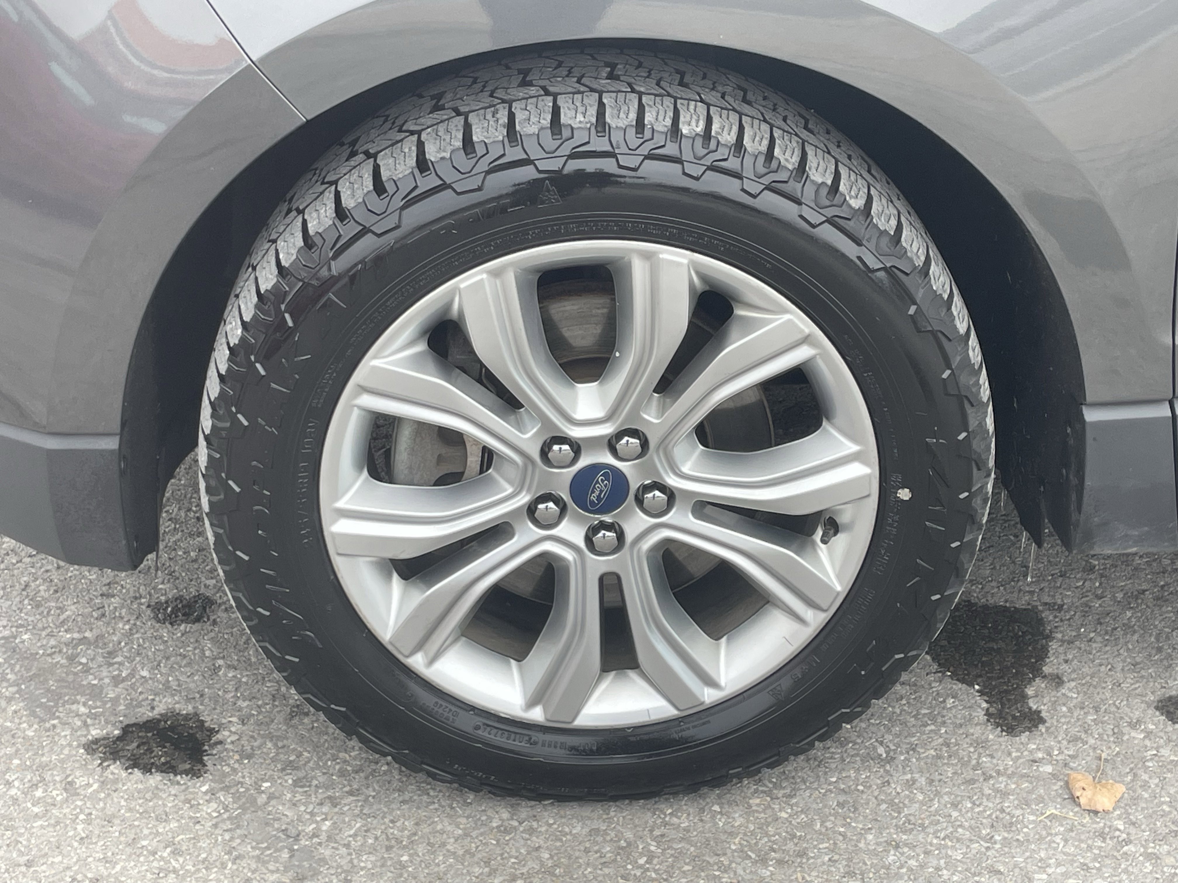 Used 2020 Ford Edge Titanium image 11