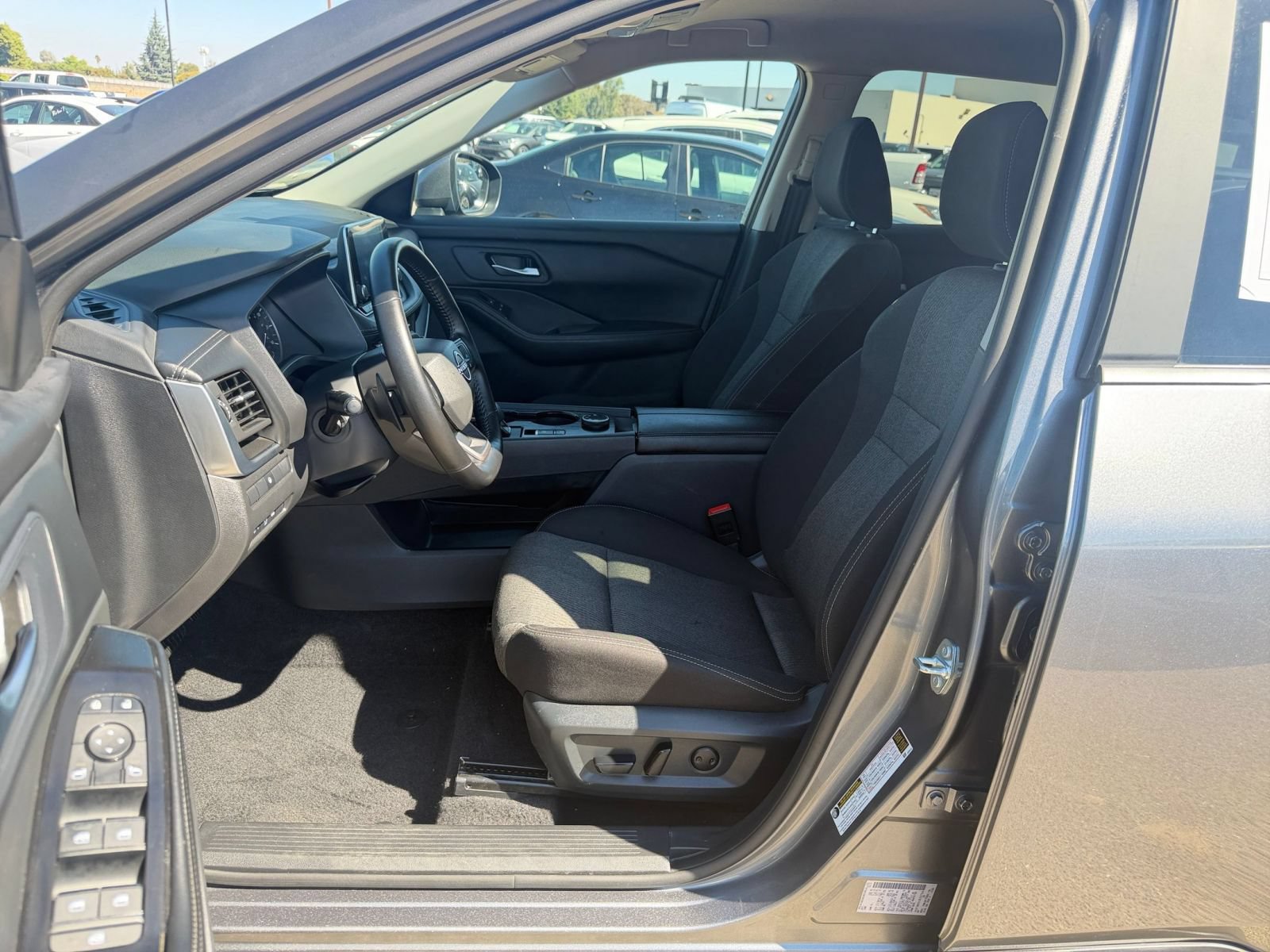 Used 2025 Nissan Rogue SV AWD/4WD image 38