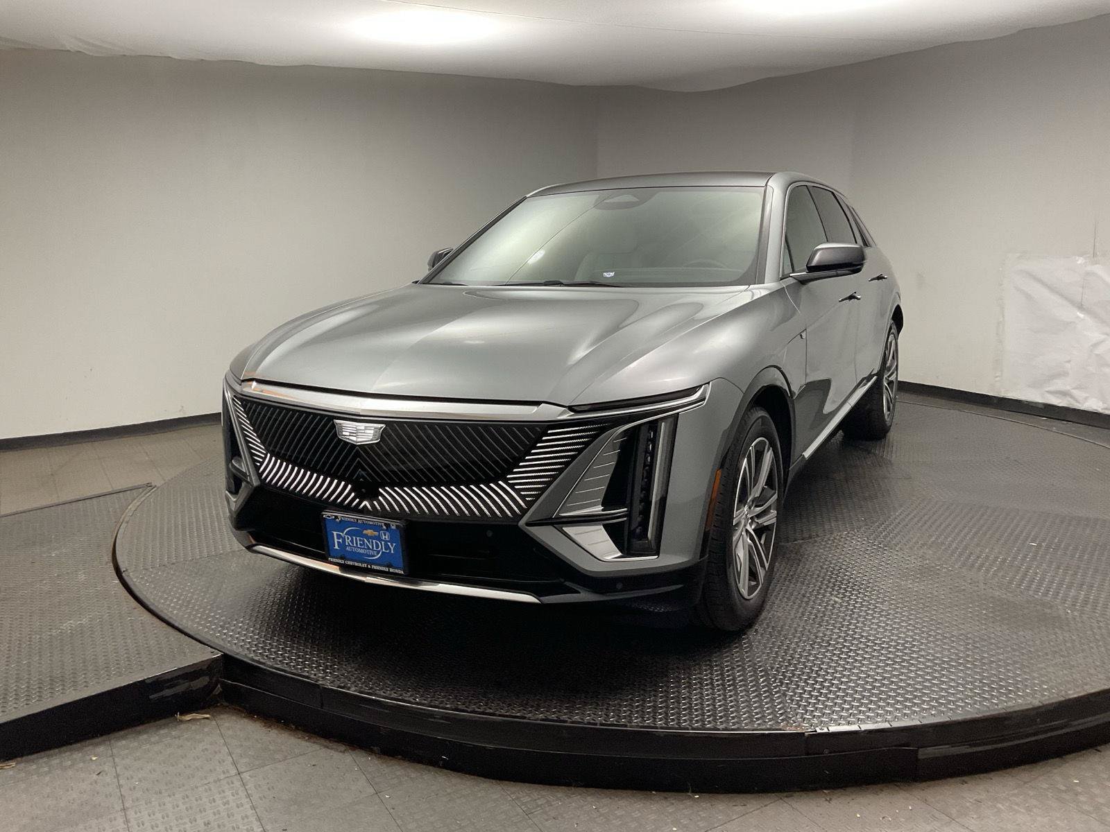 Used 2024 Cadillac Lyriq Luxury w/ LPO, Floor Liner Package RWD image 3