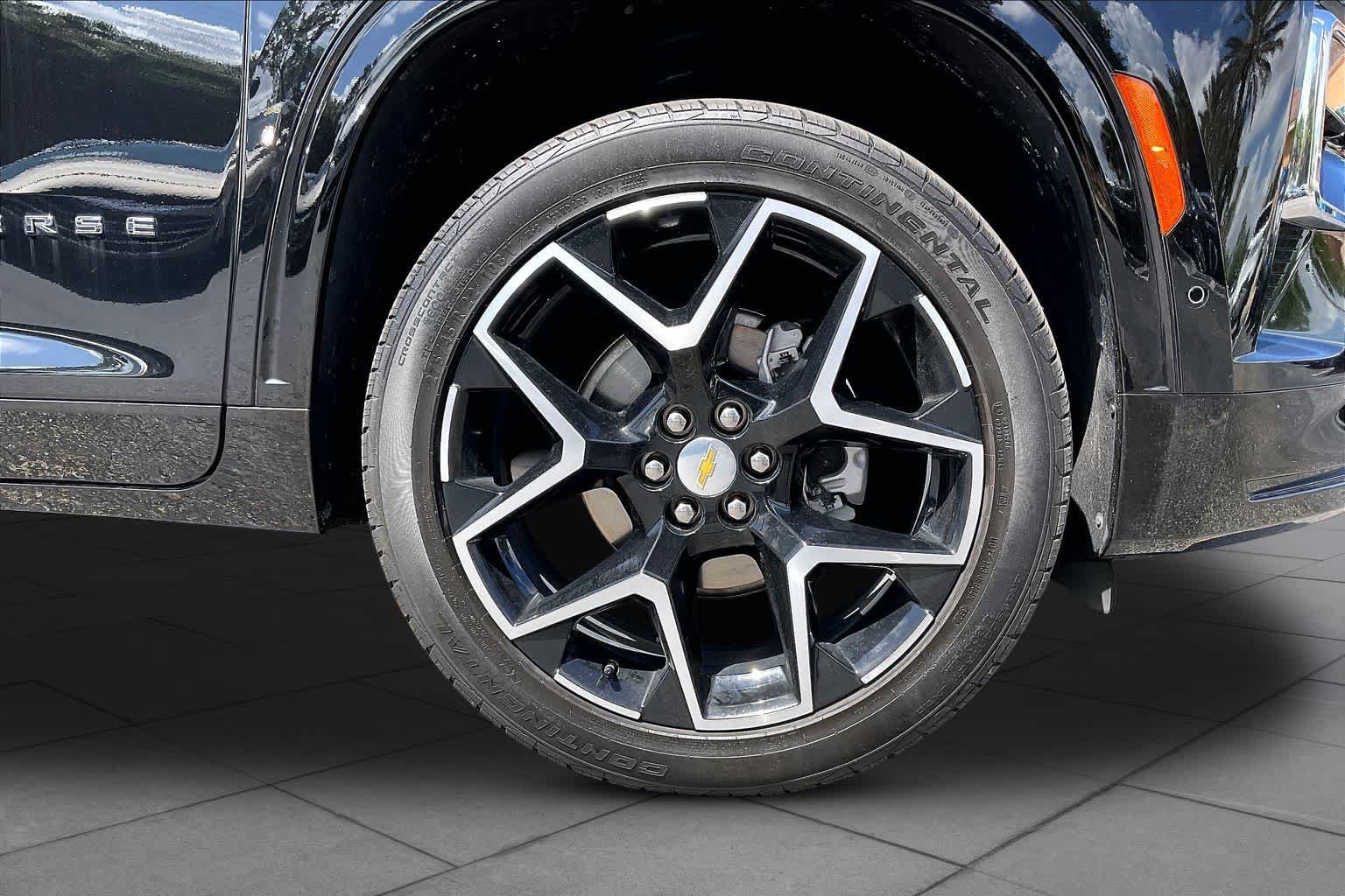 Used 2025 Chevrolet Traverse High Country w/ LPO, Floor Liner Package FWD image 18