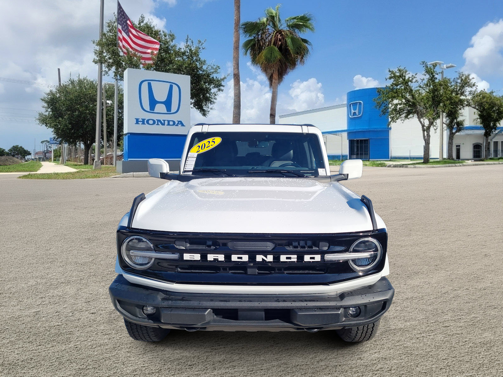 Used 2025 Ford Bronco Outer Banks AWD/4WD image 2