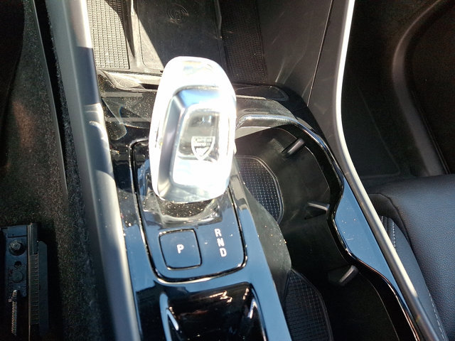 Used 2025 Volvo XC40 B5 Plus image 14