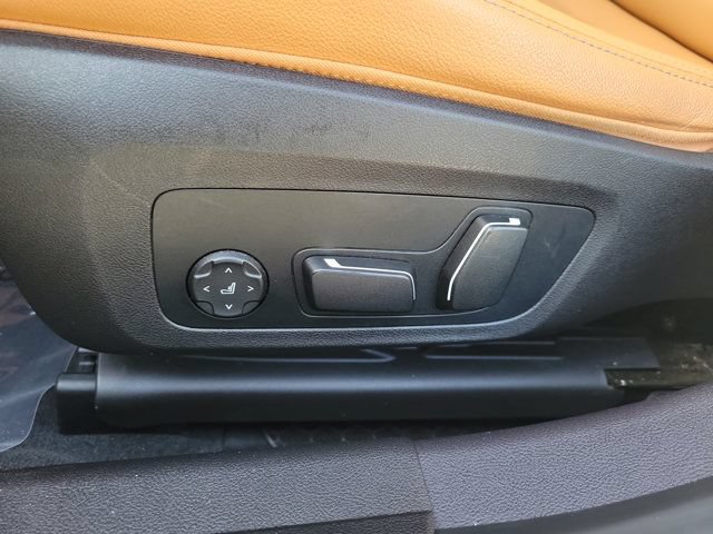 Used 2024 BMW 330i Sedan w/ Convenience Package RWD image 22