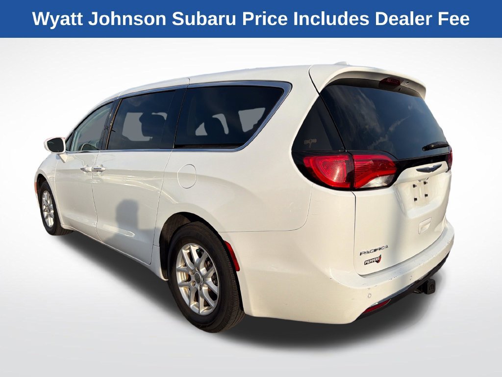 Used 2020 Chrysler Pacifica Touring FWD image 7