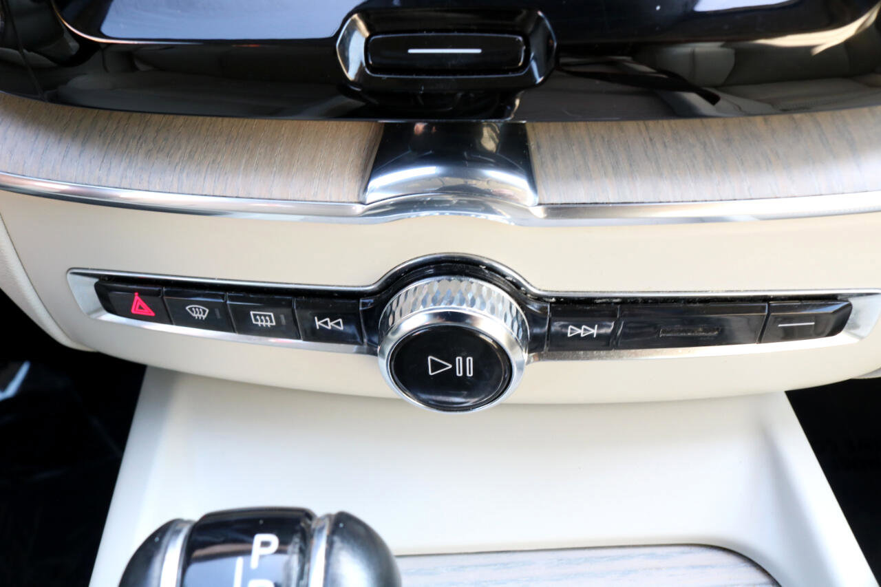 Used 2021 Volvo XC60 T5 Inscription w/ Climate Package image 24