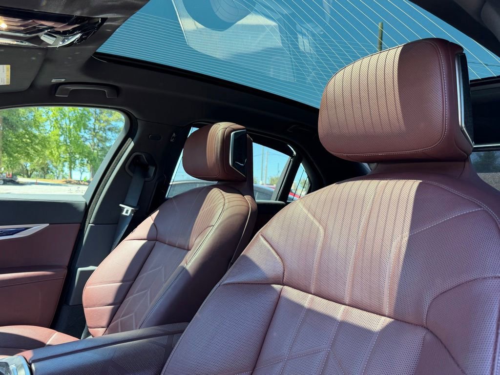 Used 2023 BMW 740i w/ Executive Package RWD image 11