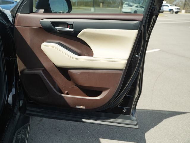 Used 2021 Toyota Highlander XLE image 21