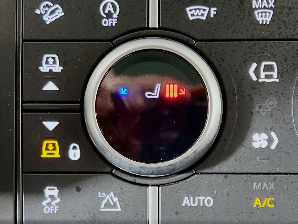 Used 2024 Land Rover Defender 110 S image 21