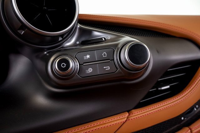 Used 2022 Ferrari F8 Tributo image 39