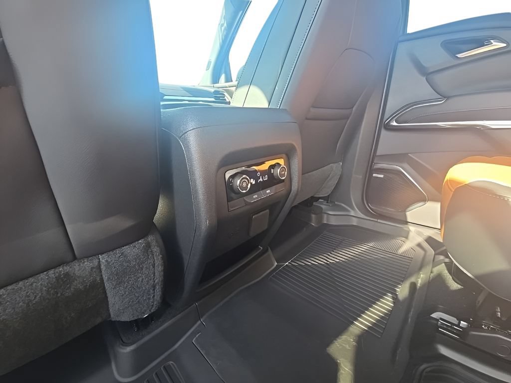 New 2027 Chevrolet Traverse Z71 w/ Enhanced Driving Package AWD/4WD image 17