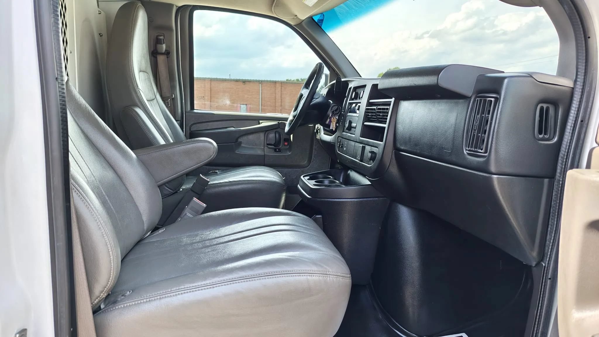 Used 2015 GMC Savana 2500 RWD image 14