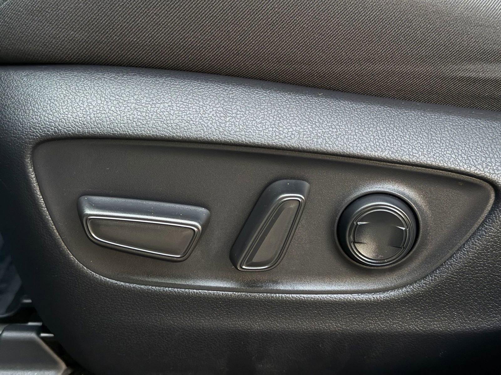 Used 2019 Toyota RAV4 XLE w/ Convenience Package FWD image 23