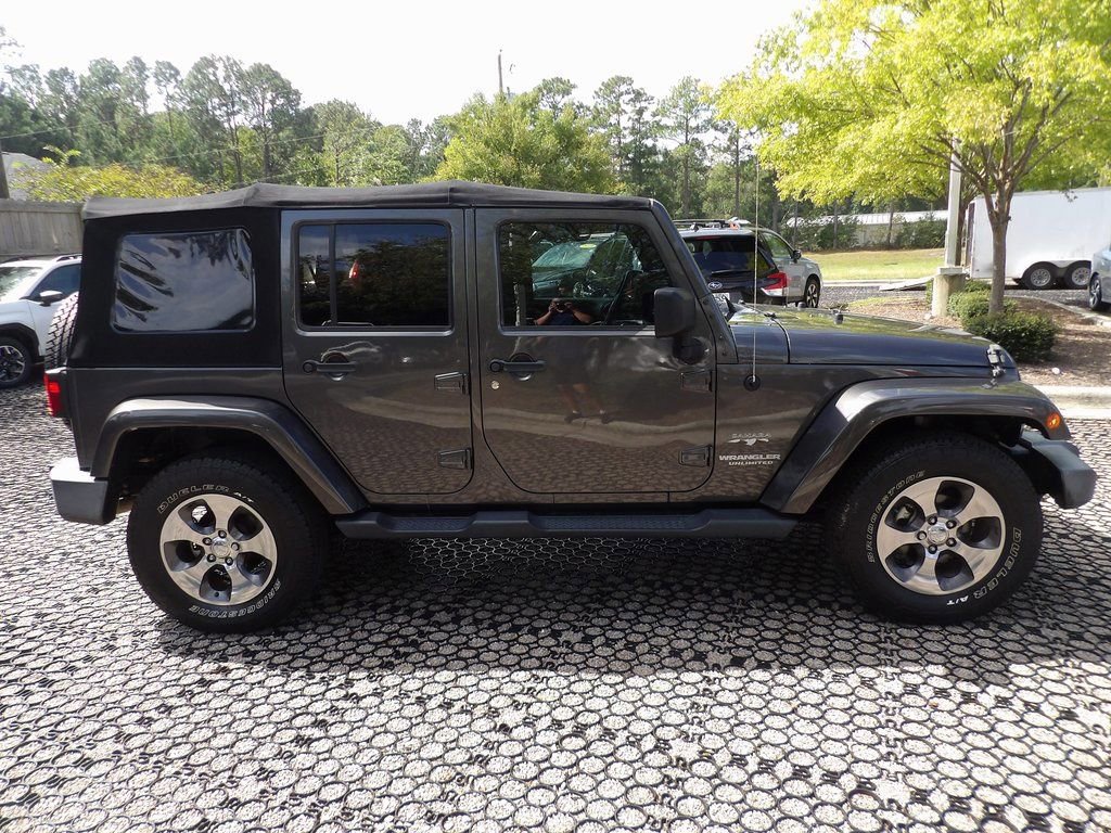 Used 2017 Jeep Wrangler Unlimited Sahara w/ Connectivity Group image 4