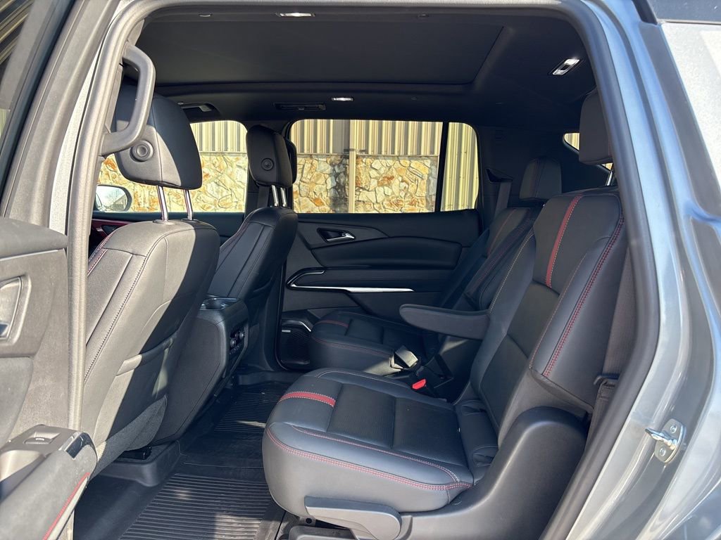 Used 2024 Chevrolet Traverse RS image 43