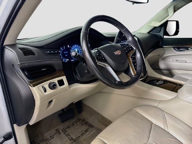 Used 2020 Cadillac Escalade Premium Luxury RWD image 22